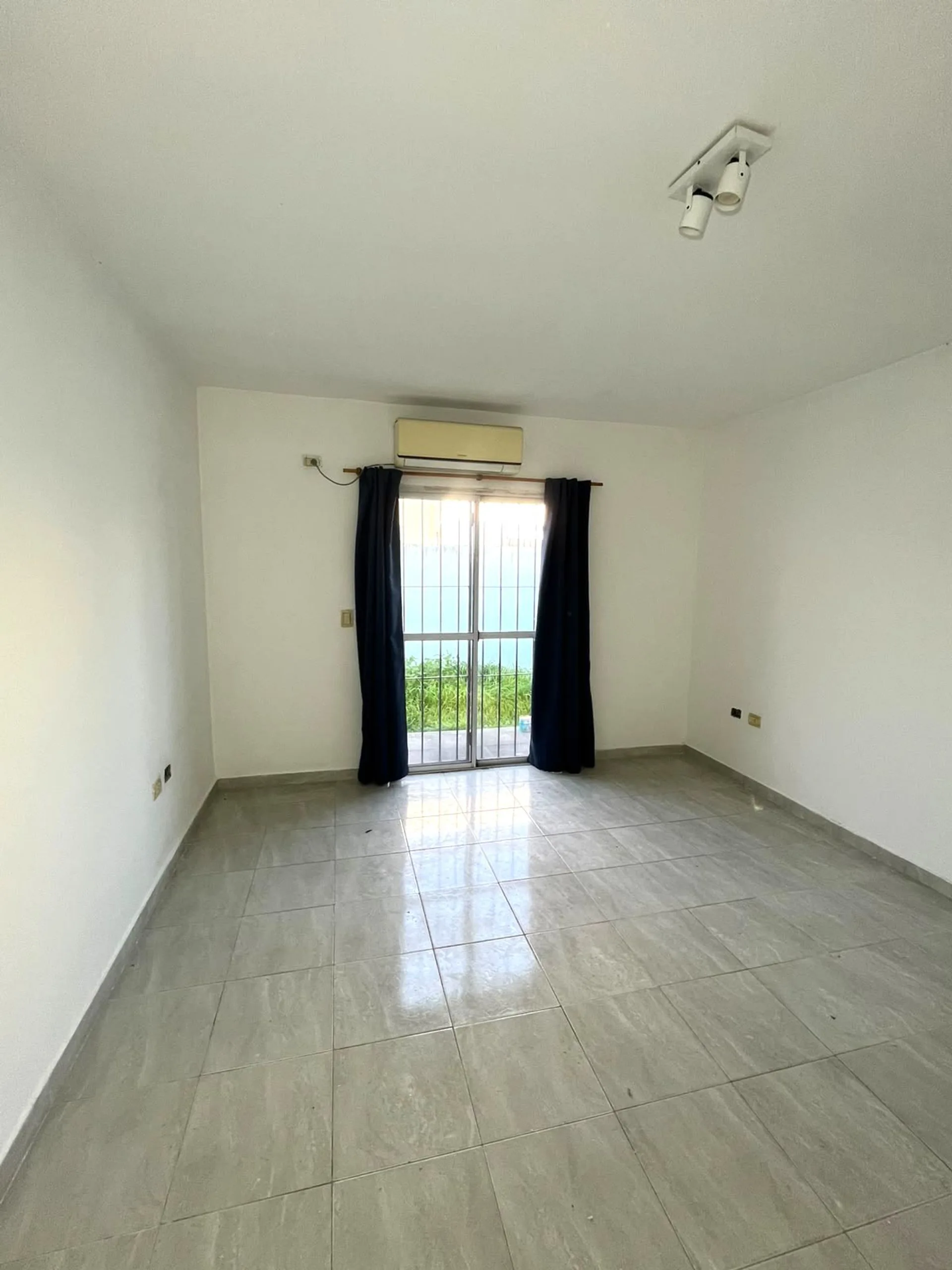 VENTA MONOAMBIENTE PATIO ESPACIO GUARDACOCHE MORON foto 3