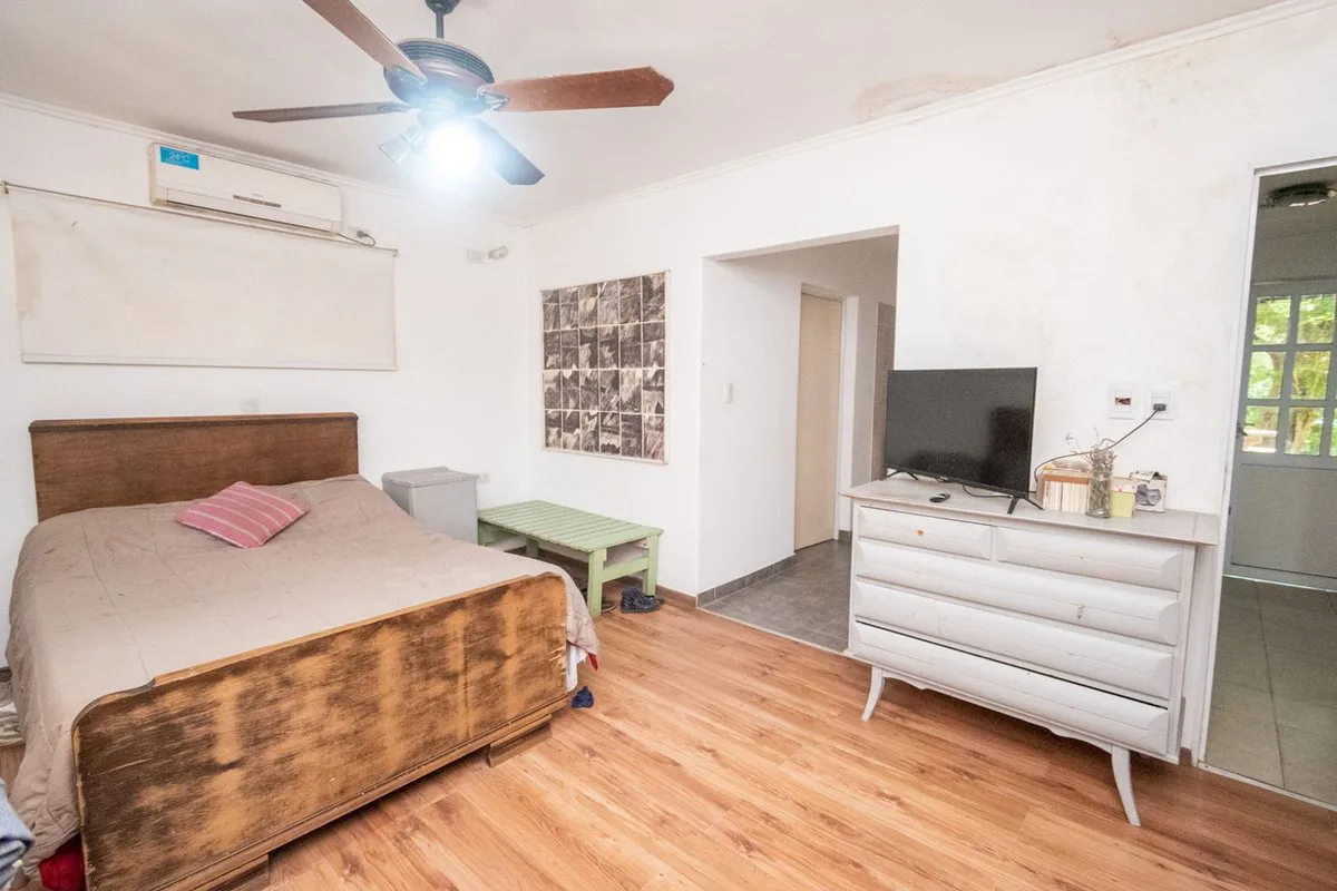 VENTA CASA CON AMPLIO TERRENO, PILETA Y GALPÓN