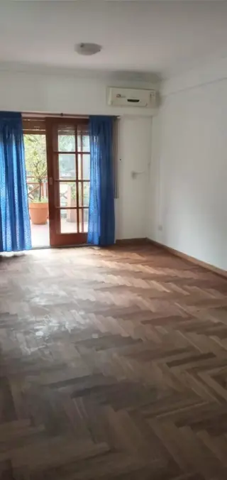 Alquiler de departamento de dos ambientes con cochera en Adrogué foto 4