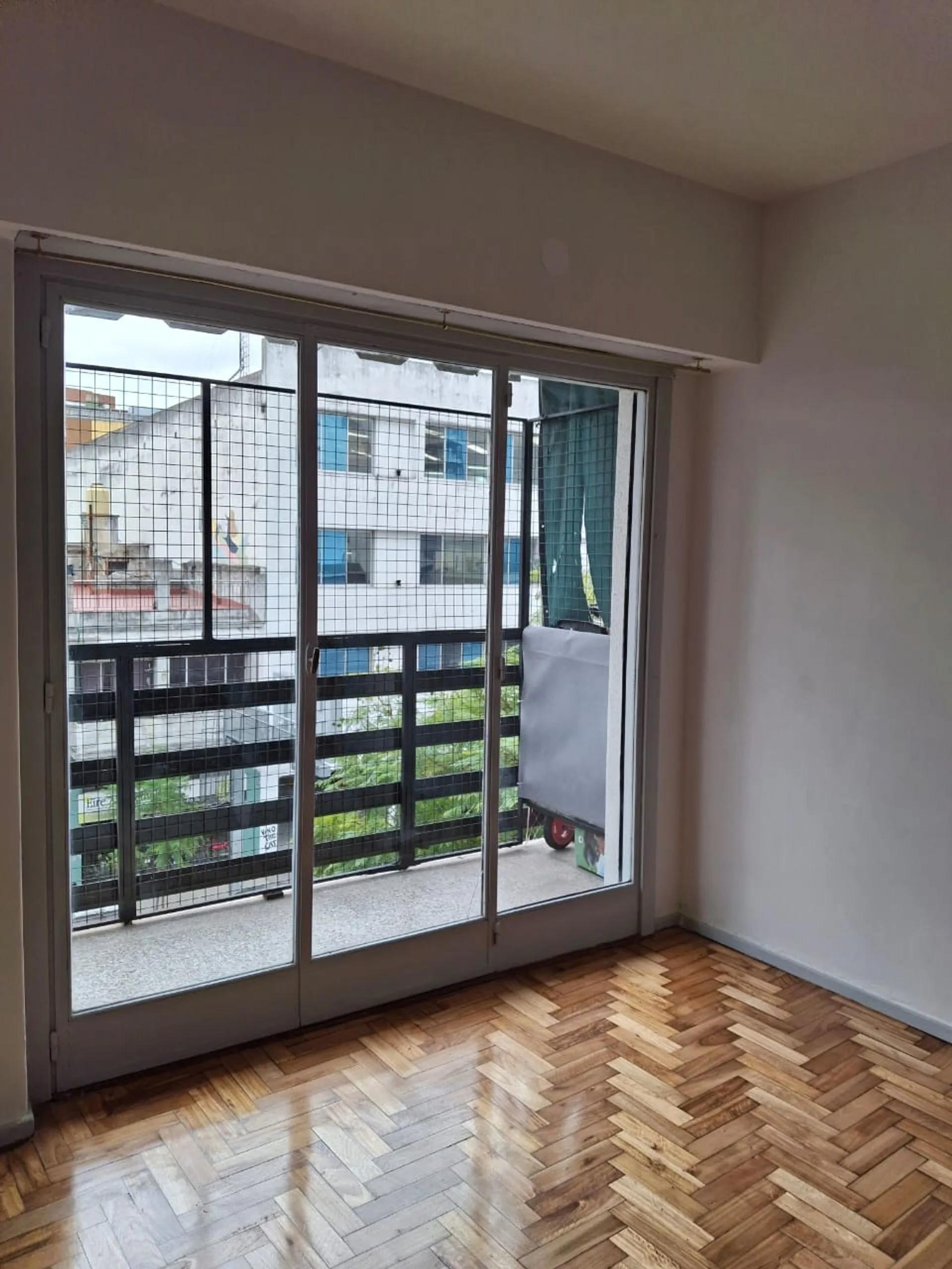 ¡Monoambiente al frente balcón impecable! foto 3