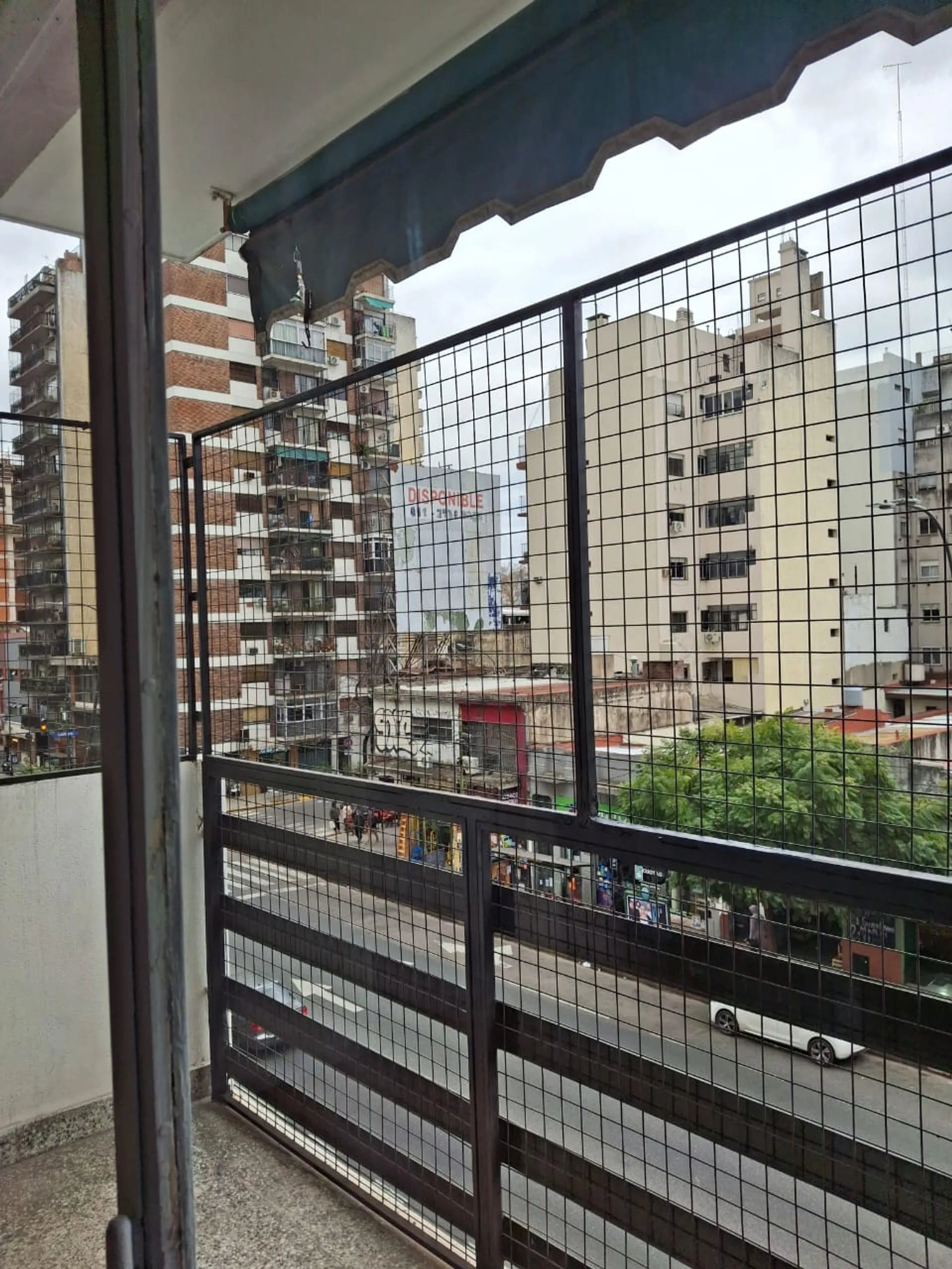 ¡Monoambiente al frente balcón impecable! foto 4
