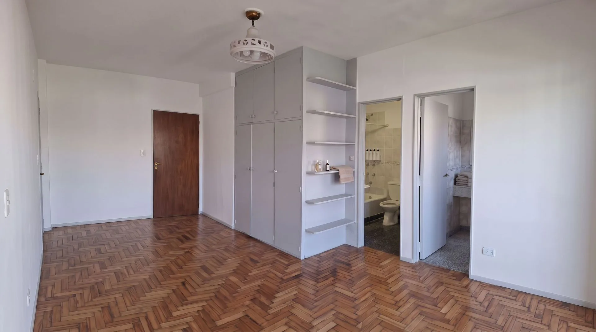 ¡Monoambiente al frente balcón impecable! foto 5