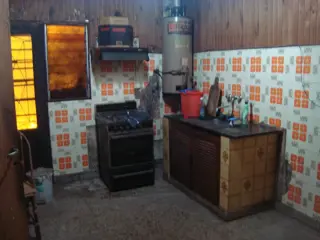 BURZACO:BARRIO CORIMAYO: AMPLIA CASA 2 DORMIT.+COCHERA+LOCAL+FDO C/QUINCHO. foto 4