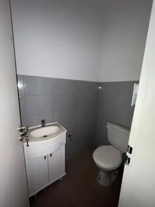 Excelente local con muy buena ubicación foto 4