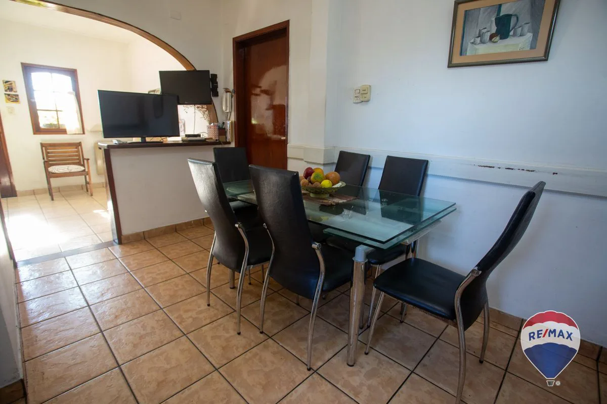 CASA DE 6 AMBIENTES EN VENTA EN CASTELAR foto 2