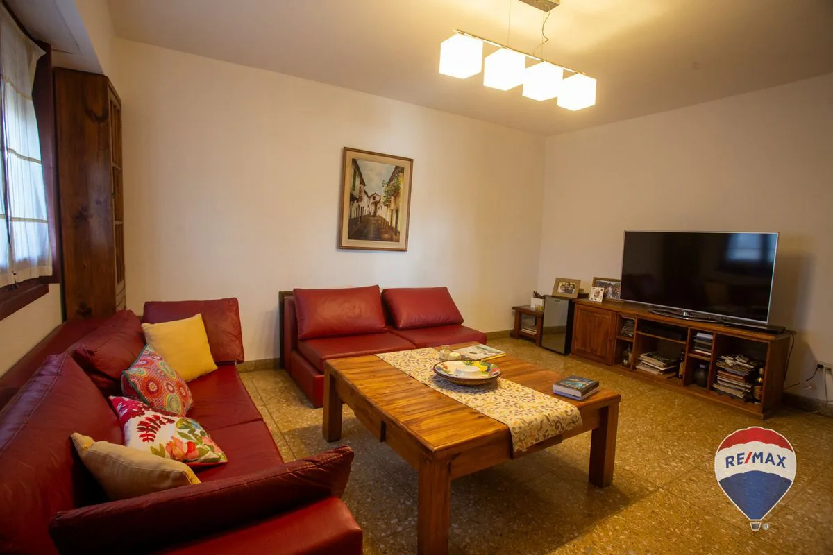 CASA DE 6 AMBIENTES EN VENTA EN CASTELAR foto 3