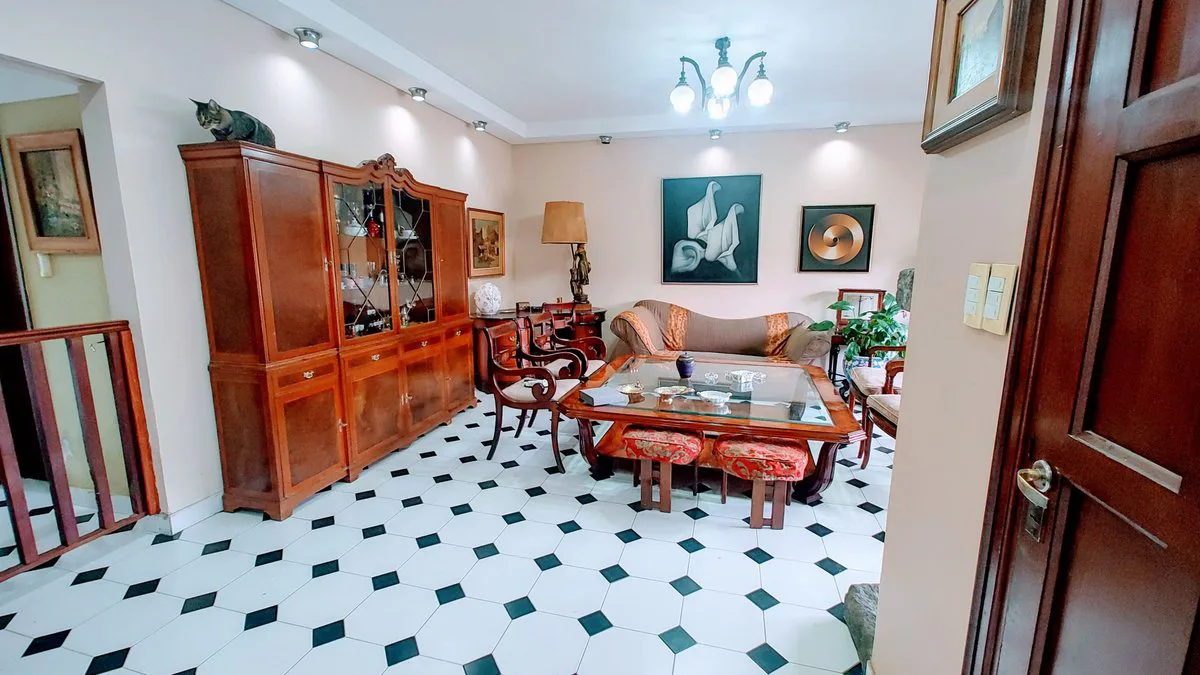 VENTA CASA 5 AMBIENTES EN MONTE GRANDE CON JARDIN foto 2