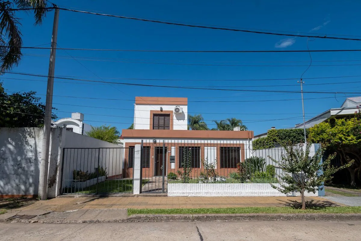 Amplia casa de 4 dormitorios, Ideal familias