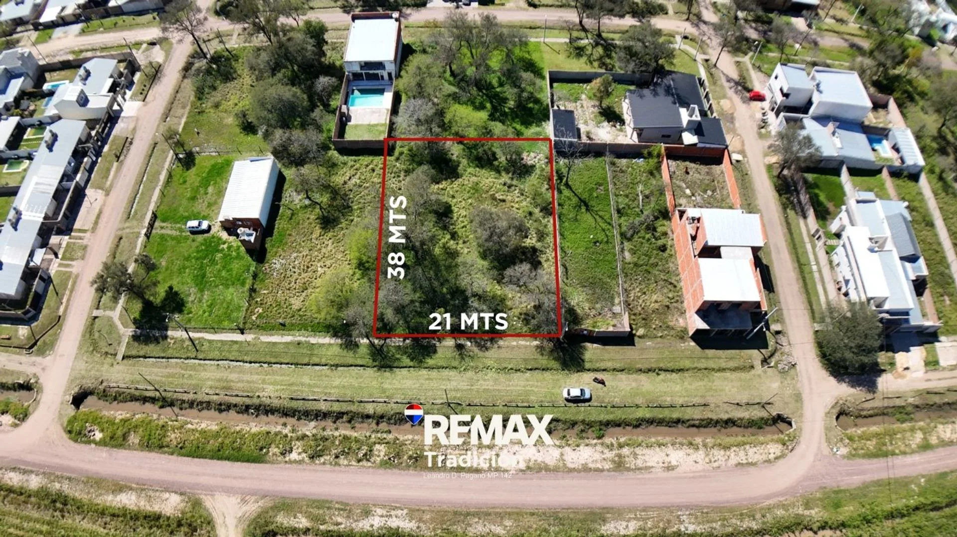 Lote en venta de 800m² Sobre Avenida  B° Arboledas foto 2