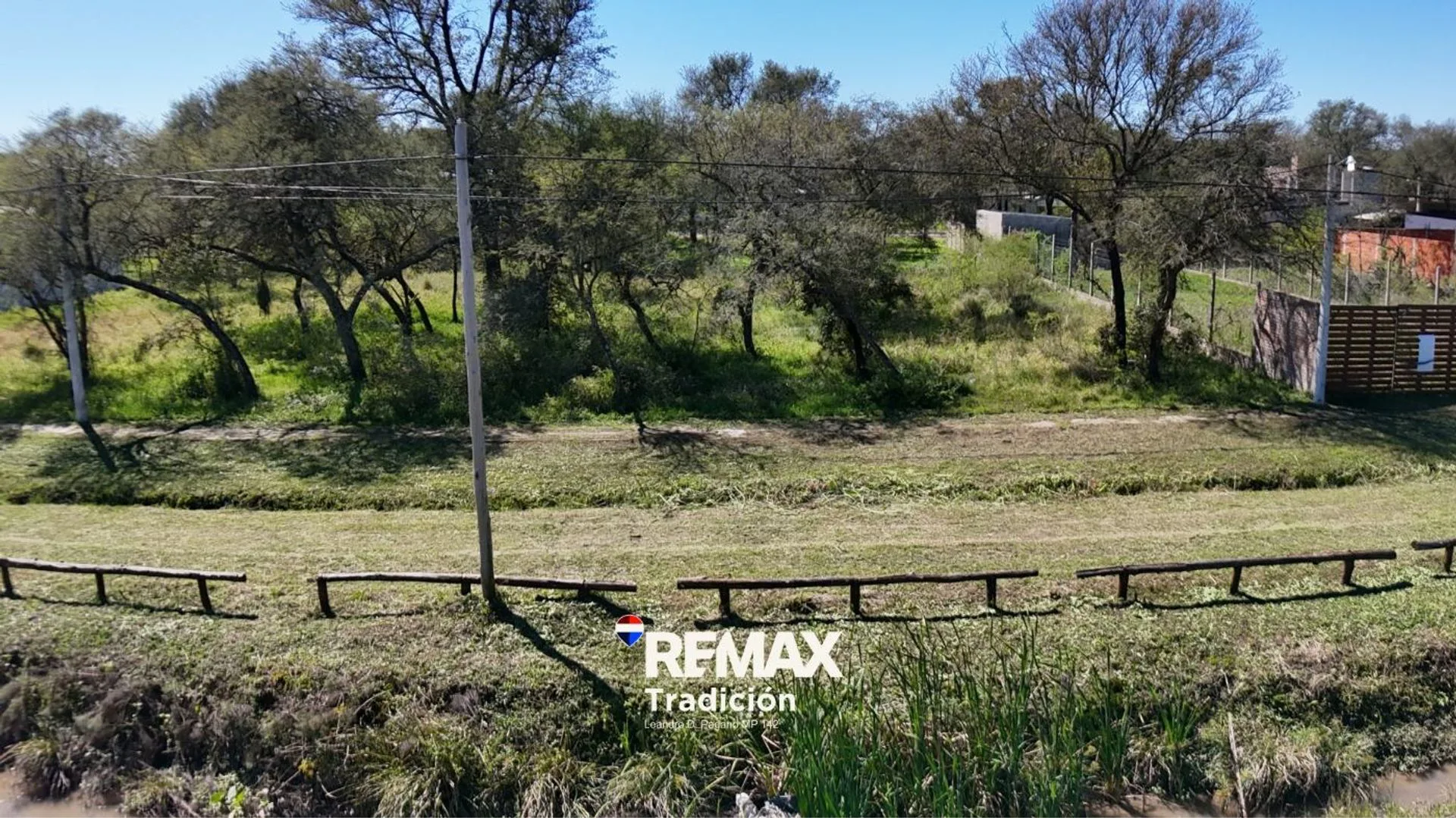 Lote en venta de 800m² Sobre Avenida  B° Arboledas foto 3
