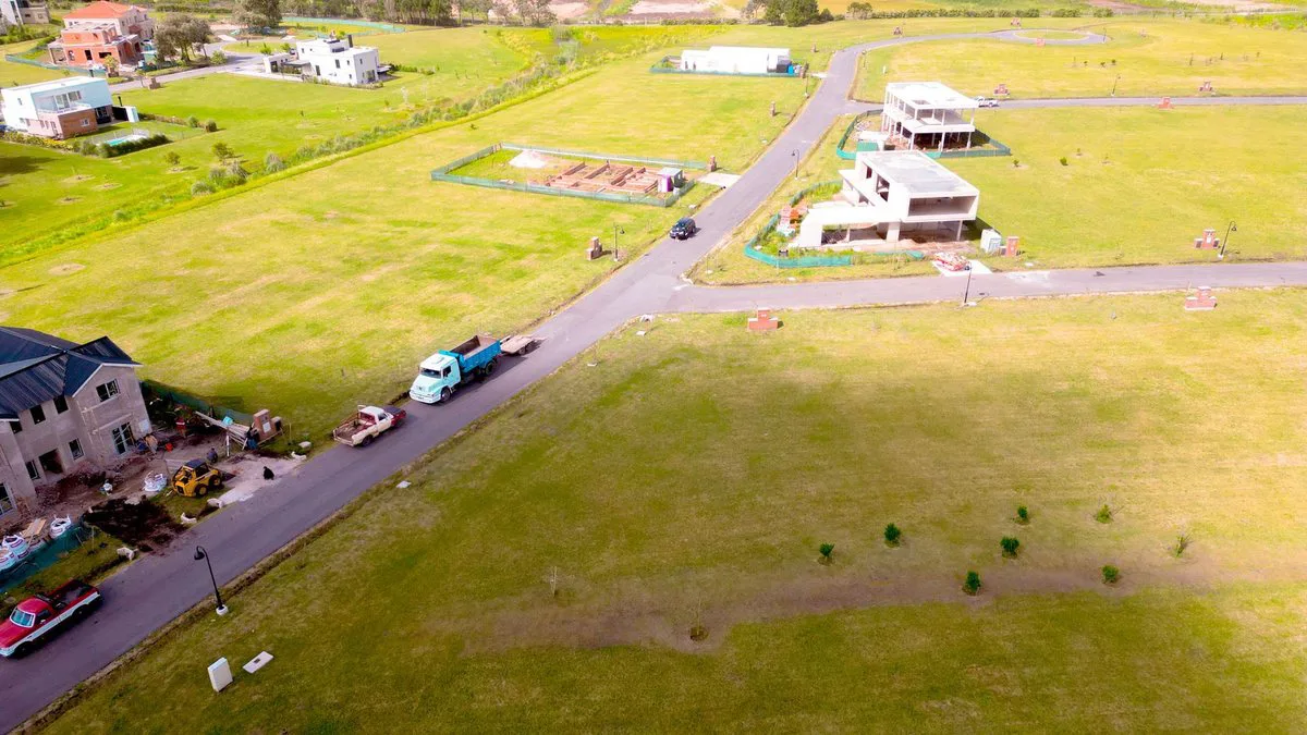VENTA LOTE CASONA DEL HARAS BARRIO PRADERA foto 2