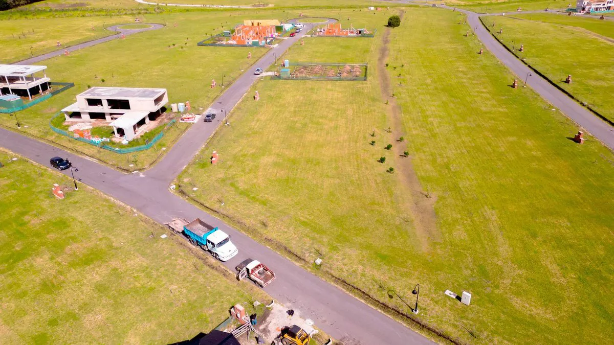 VENTA LOTE CASONA DEL HARAS BARRIO PRADERA foto 5