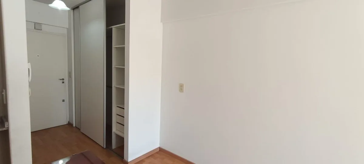 VENTA DEPARTAMENTO BALCON COCHERA PILETA MUNRO foto 5