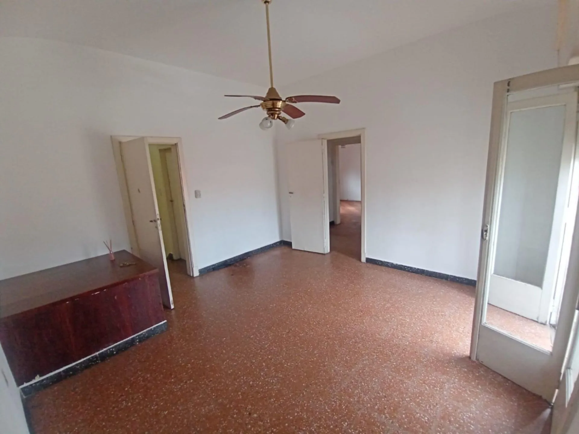 CASA CON DEPOSITO/LOCAL EN VENTA en SARANDI foto 3