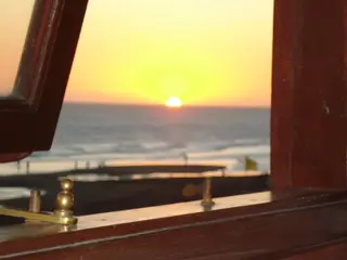 HERMOSO DEPARTAMENTO FRENTE AL MAR A DOS CUADRAS DE LA PEATONAL EN MONTE HERMOSO foto 4