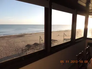 HERMOSO DEPARTAMENTO FRENTE AL MAR A DOS CUADRAS DE LA PEATONAL EN MONTE HERMOSO foto 5
