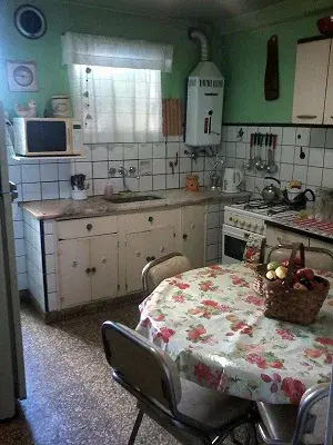 RUIZ DE LOS LLANOS 400 - 3 AMB P/ESCALERA MUY BUEN ESTADO - DOS BAÑOS Y LAVADERO foto 2