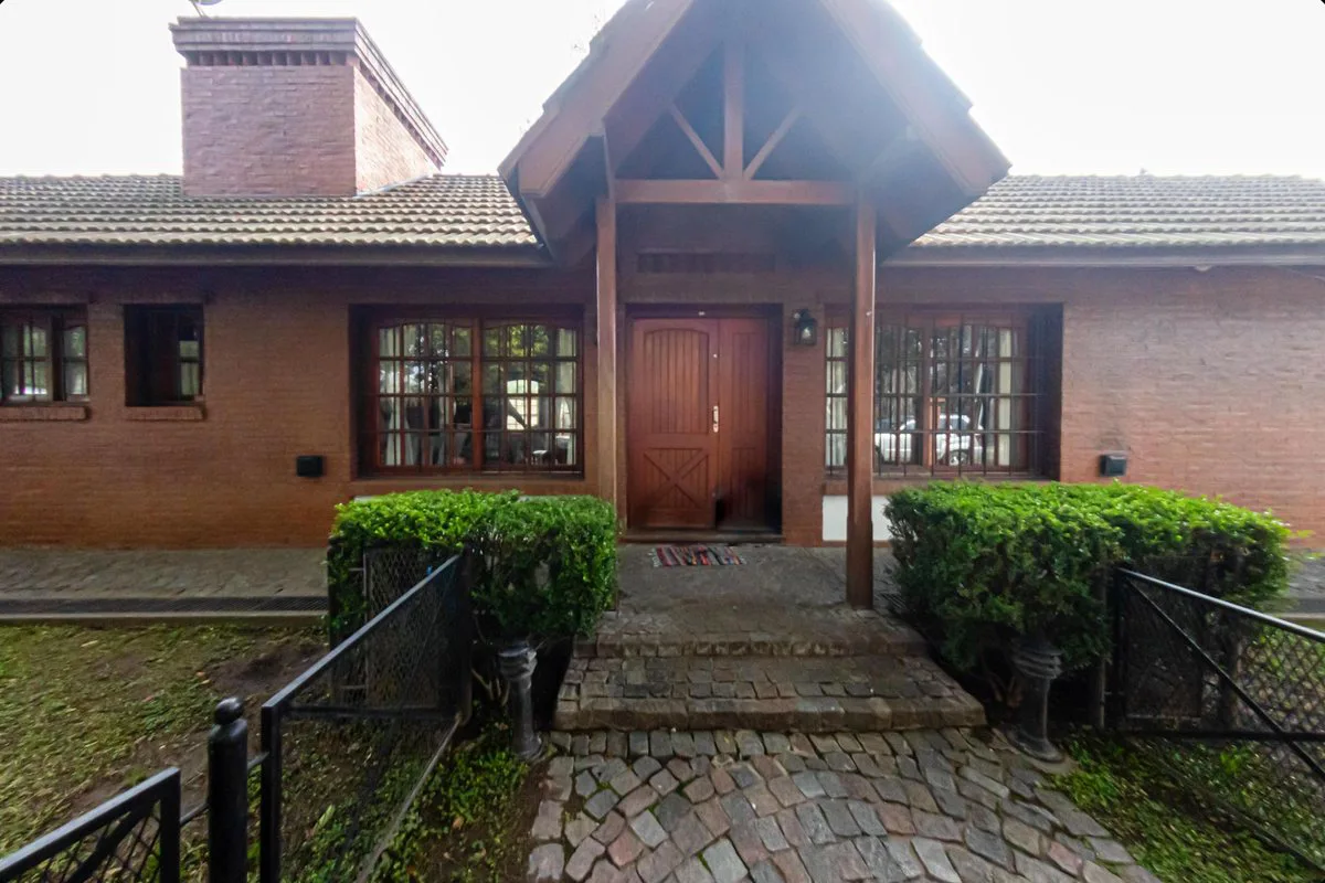 Chalet Casa Quinta Jardín Pileta Quincho Ranelagh foto 2