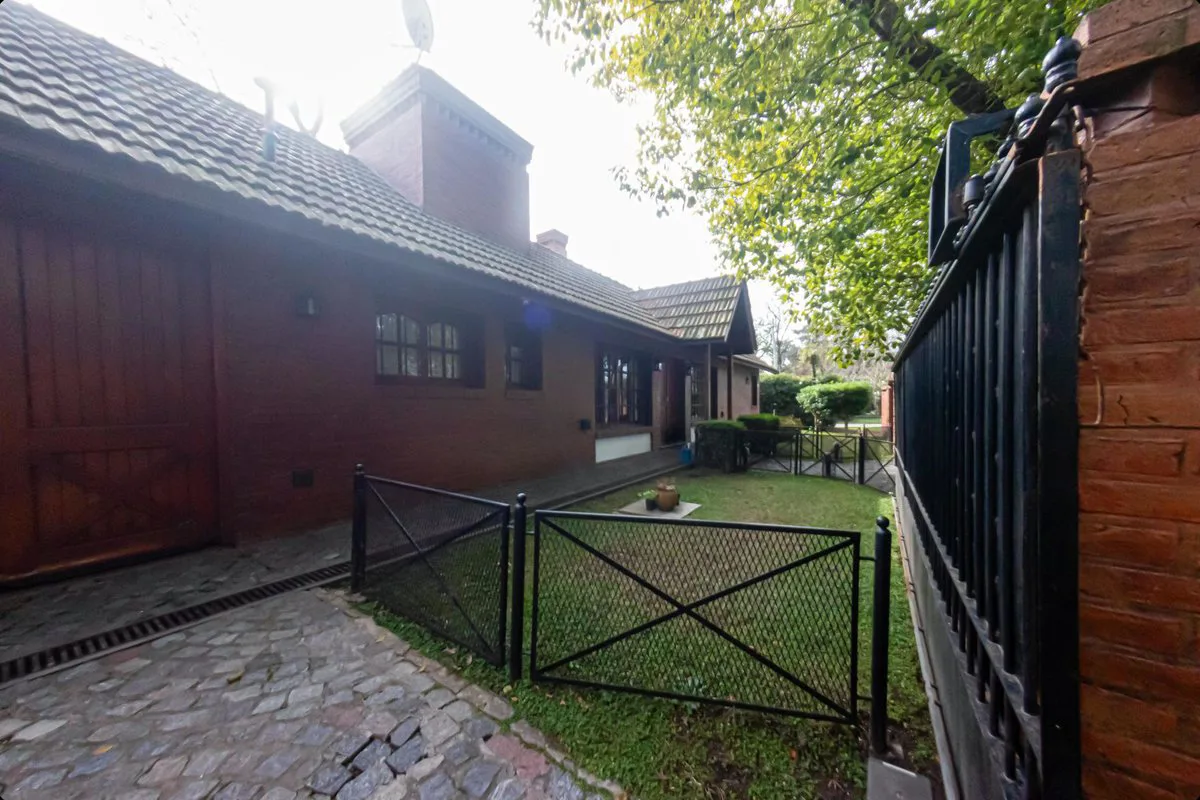 Chalet Casa Quinta Jardín Pileta Quincho Ranelagh foto 4
