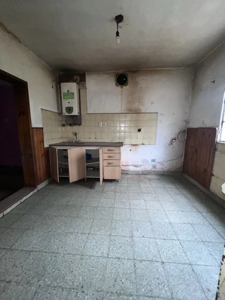 Propiedad a reciclar sobre calle Lalinde al 1500 - Monte foto 4
