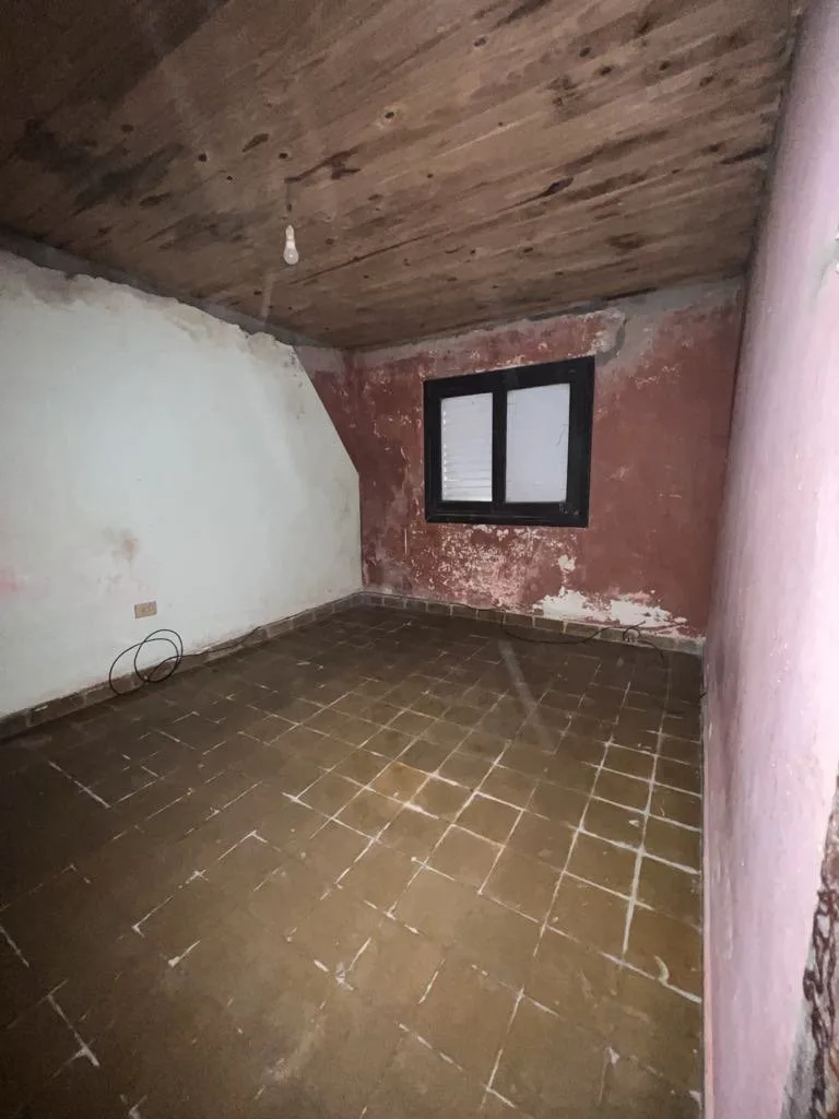 Propiedad a reciclar sobre calle Lalinde al 1500 - Monte foto 5
