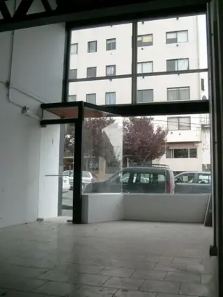 OPORTUNIDAD. Amplio Local con doble altura a metros de calle Mitre foto 5