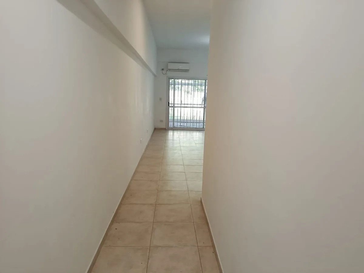 DEPTO 2 AMB EN VENTA EN PILAR CON JARDIN Y COCHERA foto 3