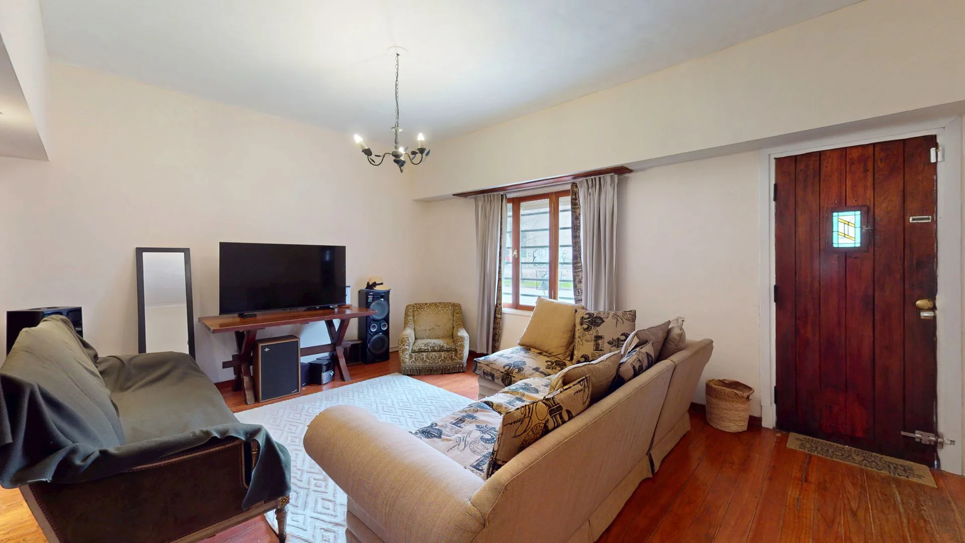 VENTA CASA 5 AMB CON COCHERA LA PERLA foto 2