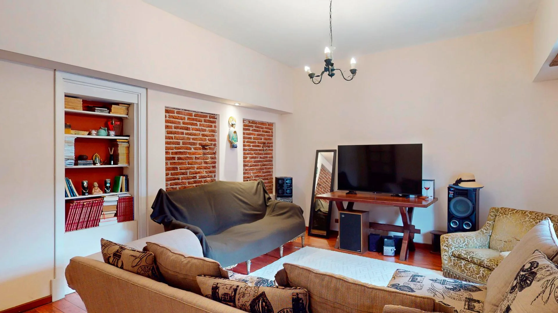 VENTA CASA 5 AMB CON COCHERA LA PERLA foto 3