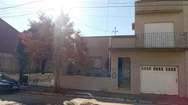 Casa 4 Dormitorios, Cochera Y Patio, Concordia