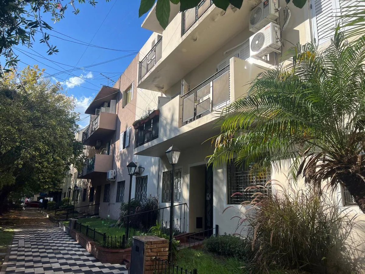 VENTA 3 AMB. AMPLIOS C/LAVADERO  LOMAS DE ZAMORA foto 2