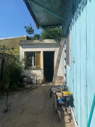 VENTA - CASA ANTIGUA A REFACCIONAR - SAN LUIS 731 foto 5