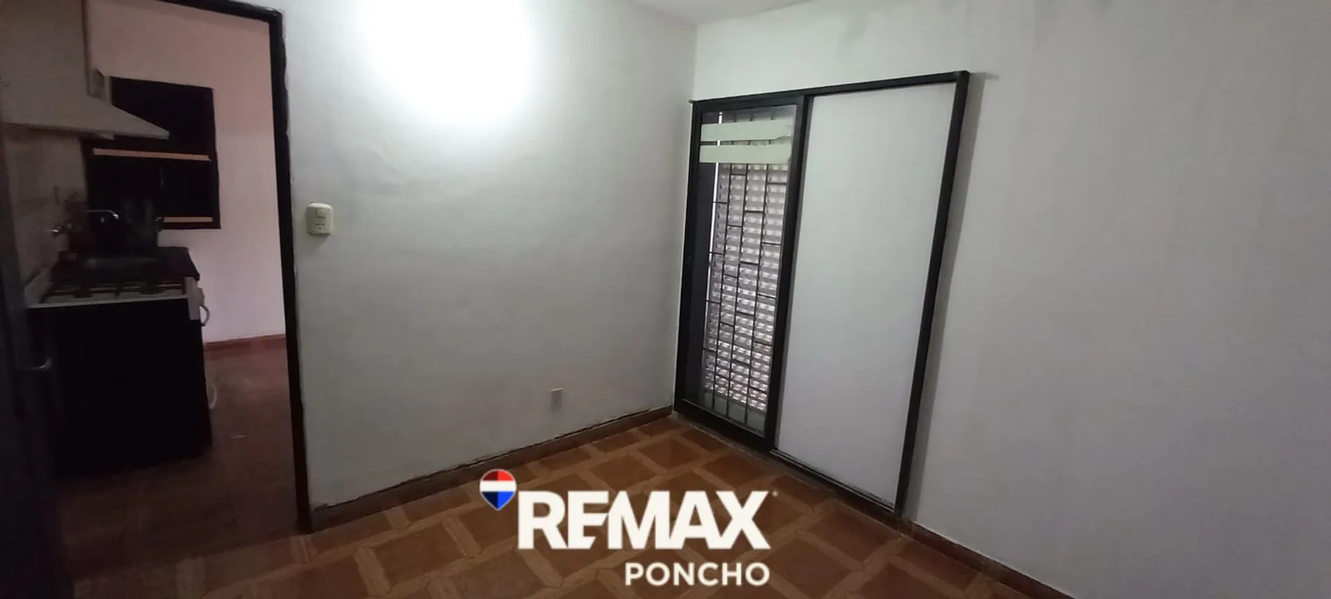 SE ALQUILA CASA 3 DORMIT -  B°1000 VV. ZONA SUR foto 4