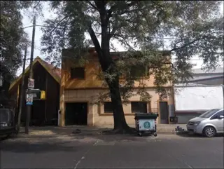 VENDO CASA DE DOS PLANTAS PARA RECICLAR SOBRE AV. MONSEÑOR PABLO CABRERA foto 1