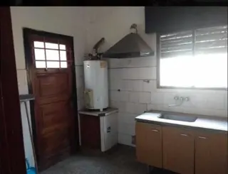 VENDO CASA DE DOS PLANTAS PARA RECICLAR SOBRE AV. MONSEÑOR PABLO CABRERA foto 5