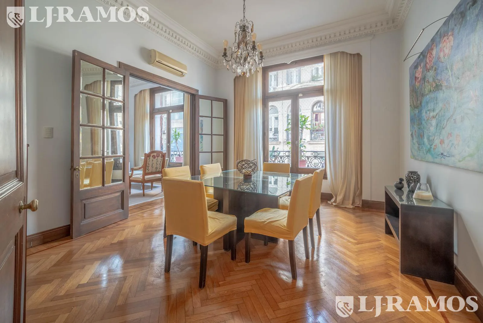 Recoleta. M. T de Alvear y Montevideo. Piso francés reciclado. venta. Sup. 163 m2 foto 2