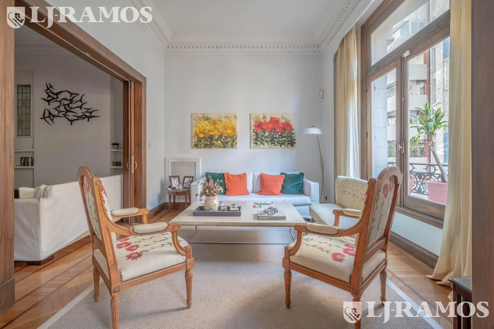 Recoleta. M. T de Alvear y Montevideo. Piso francés reciclado. venta. Sup. 163 m2 foto 3