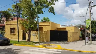 CASA ENESQUINA  3/4 AMB CON COCHERA LINIERS 1800 TIGRE foto 1