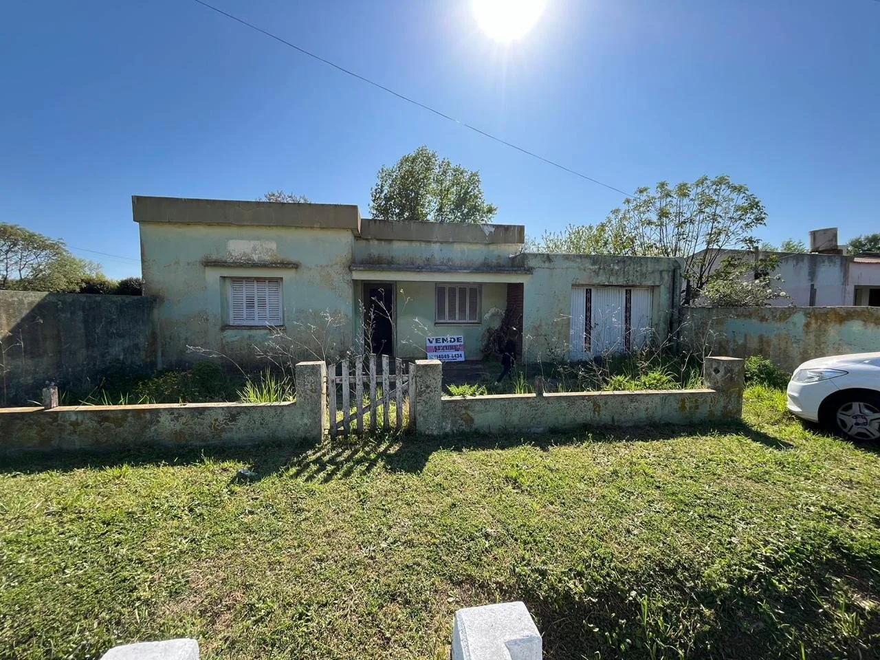 Casa en VENTA a refaccionar con lote en lote 375 metros GOROSTIAGA foto 2