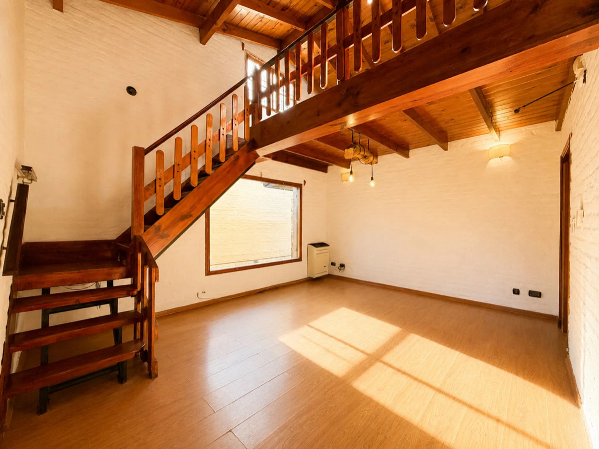Venta casa 3 ambientes con gran parque y garage foto 4