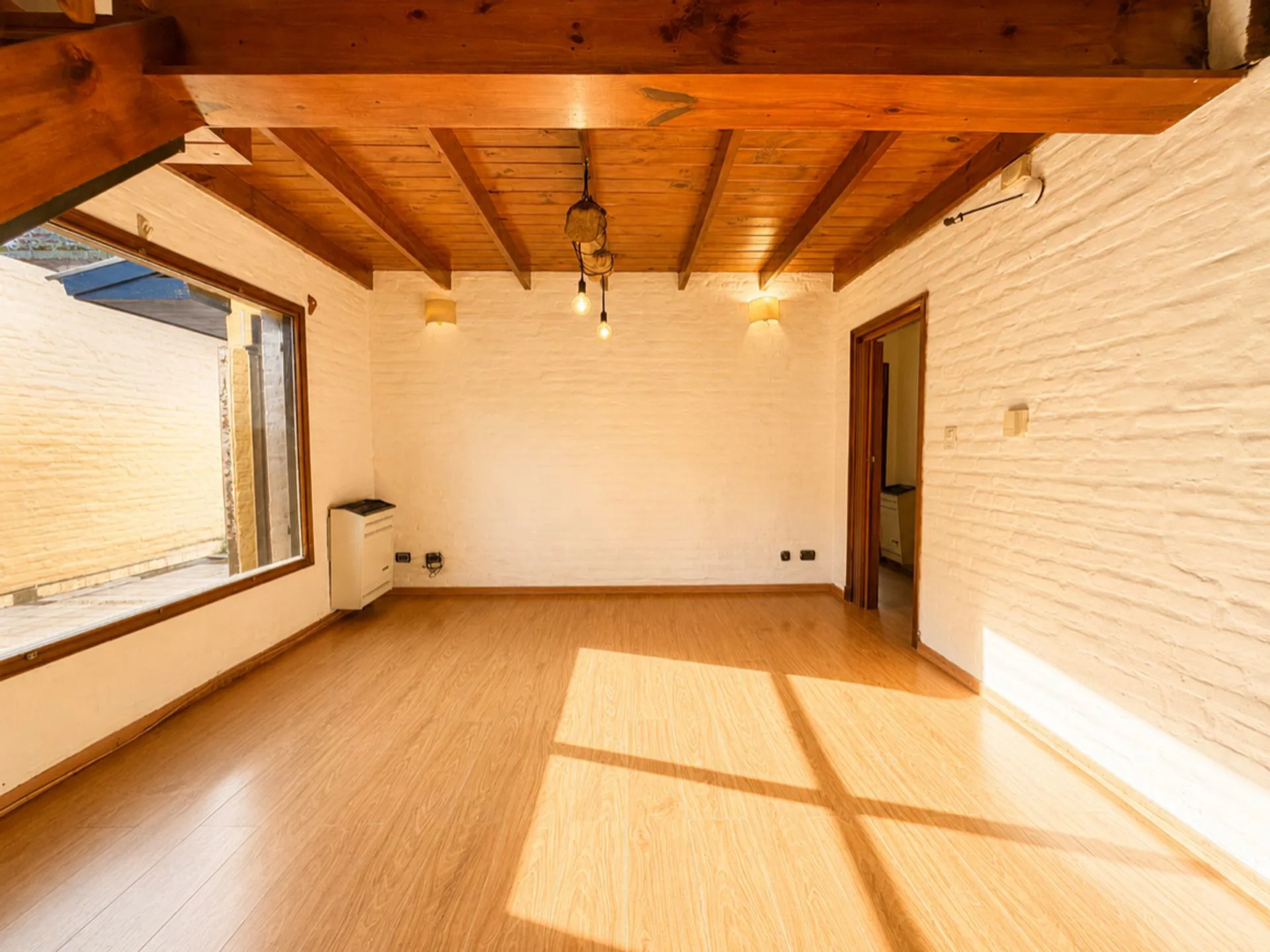 Venta casa 3 ambientes con gran parque y garage foto 5