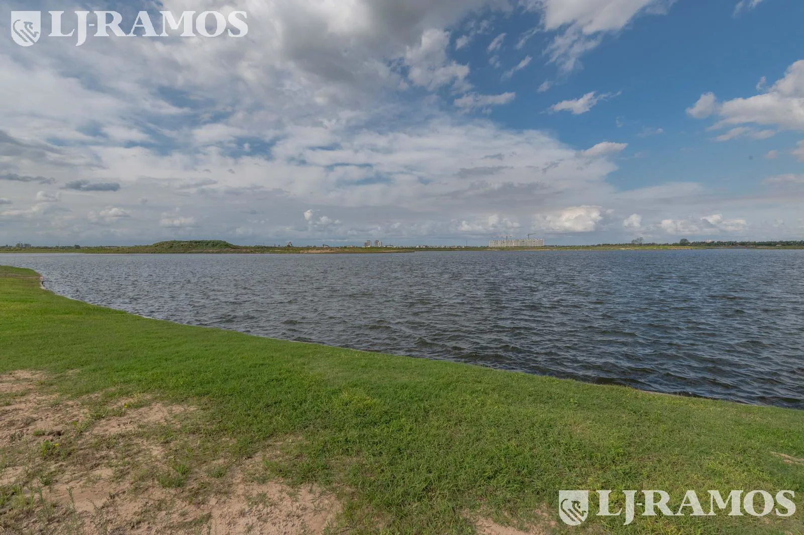 EXCELENTE LOTE AL LAGO CENTRAL EN VENTA EN LOS PUENTES - NORDELTA foto 2