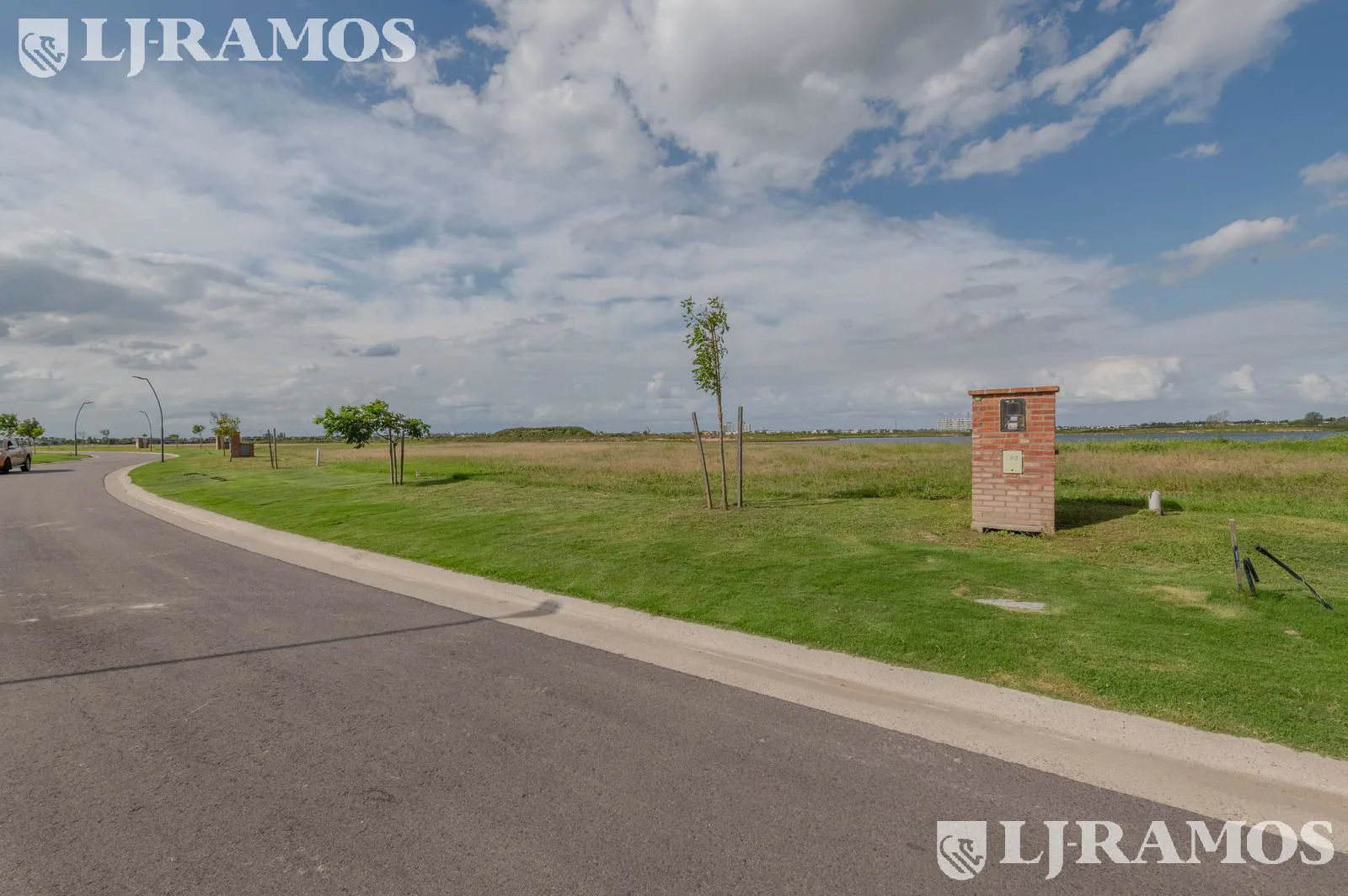 EXCELENTE LOTE AL LAGO CENTRAL EN VENTA EN LOS PUENTES - NORDELTA foto 4