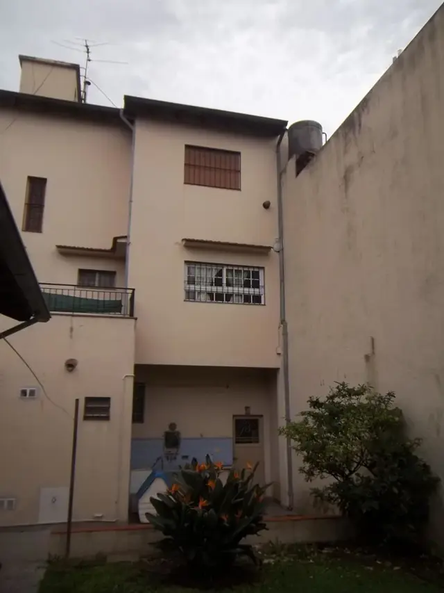Hurlingham: Importante propiedad en Avenida Vergara.