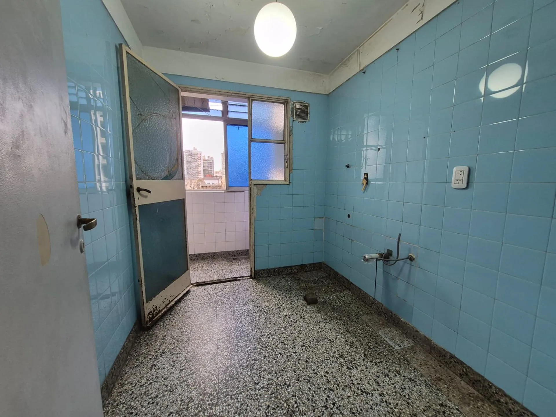 VENTA DEPARTAMENTO 2 AMB ALMAGRO A REFACCIONAR foto 3