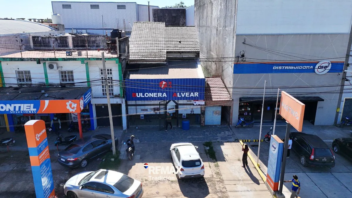 Local y vivienda en venta en plena Zona Comercial foto 2