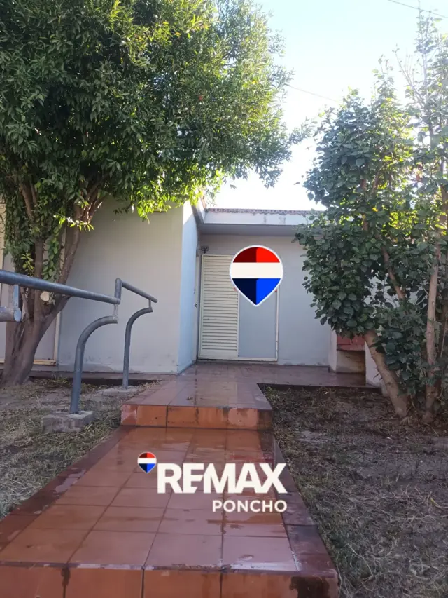 SE VENDE CASA ZONA 1000 VIVIENDAS. FACILIDADES.