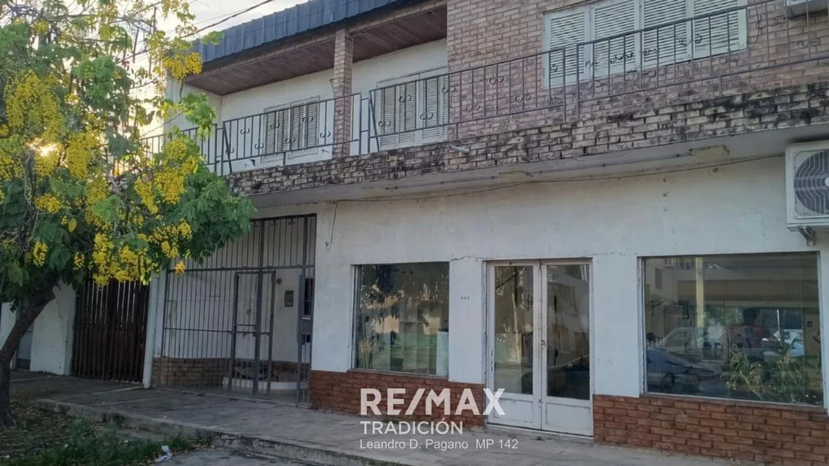 VENTA CASA + LOCAL COMERCIAL + DEPTOS- ZONA UNNE foto 2