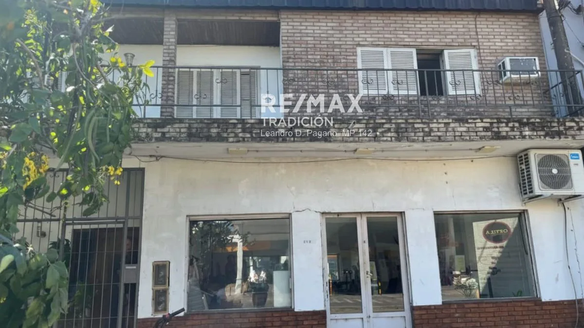 VENTA CASA + LOCAL COMERCIAL + DEPTOS- ZONA UNNE foto 3