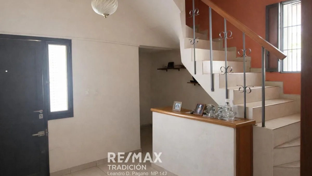 VENTA CASA + LOCAL COMERCIAL + DEPTOS- ZONA UNNE foto 4